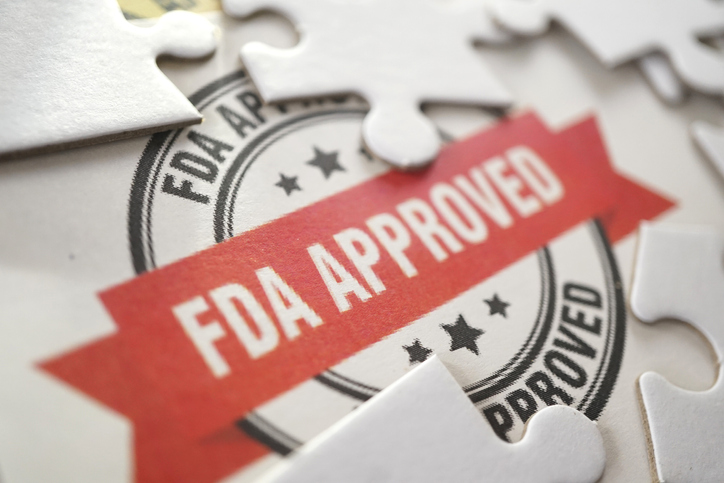 La Administración de Alimentos y Medicamentos (FDA, por sus siglas en inglés) es una agencia del Departamento de Salud y Servicios Humanos de los EE. UU.